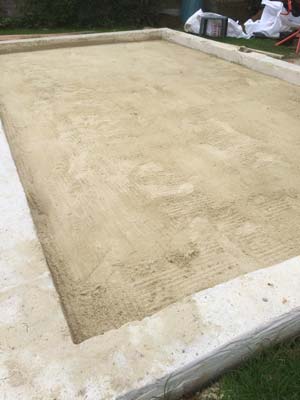 Thin layer of sand in base